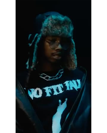 Omo You see this Mavo guy, I love his vibe and songs, and me now Dey co-sign am …my next breakout star, his new song Escaladizzy Dey scatter everywhere , but we go carry am enter another level …Gossip...