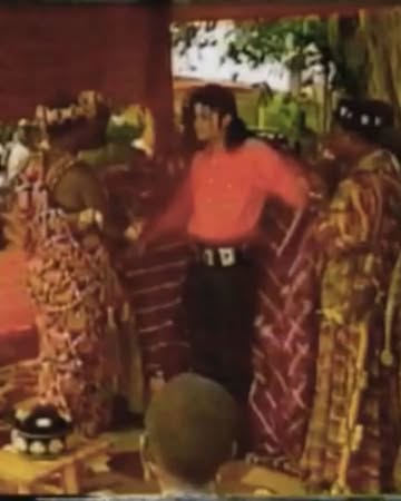 Remember when Michael Jackson was crowned “King Sani” in Côte d’Ivoire? 🇨🇮On February 14, 1992, during a goodwill visit to Africa, Michael Jackson journeyed to the Kingdom of Sanwi in Kindjabo, where ...