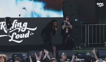Drop comment if you love God ooooo 🇳🇬 🇺🇸 rapper @sidshyne gives thanks to God on stage after being crowned prince of Rolling Loud 🔥