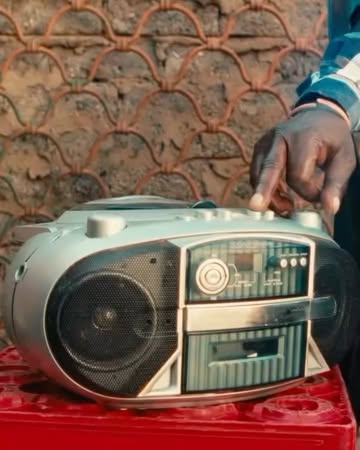 South Africa’s Amapiano giants, Kabello Motha and DJ Maphorisa—known together as the Scorpion Kings—have teased a new project titled ‘Kings Will Rise.’#africanfolder #ScorpionKings #KabzaDeSmall #DJMa...
