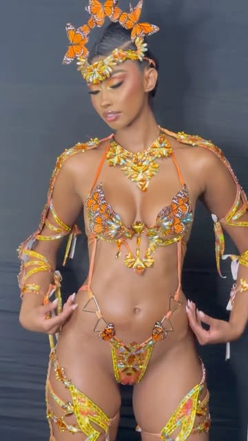 It's THAT time again ! This time next week I will be in JA jumping with @xoduscarnival !!! Come find me 🙂What section do I think I'll be in ?Makeup/hair @carnivalglamhub ✨