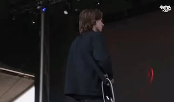 Drop comment if you love God ooooo 🇳🇬 🇺🇸 rapper @sidshyne gives thanks to God on stage after being crowned prince of Rolling Loud 🔥