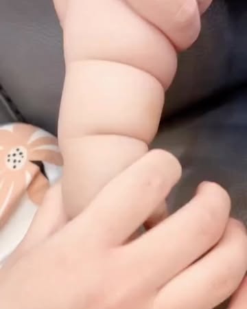 🥹❤️unknown: for Credit (Dm Us) Tag someone ✨ #baby #babyboy #babyfever #babies #cute #adorable #love #aww #socute #newborn #newbornbaby #newbornphotographer #photooftheday #photography #mom #momlove #...