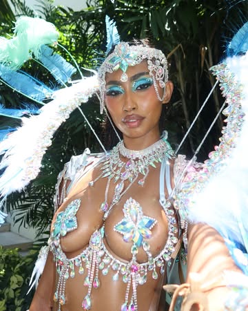 Feeling icy with @xoduscarnival ๐ณ๐ฎ๐ฏ๐ฒMua @carnivalglamhub @kandicethemua