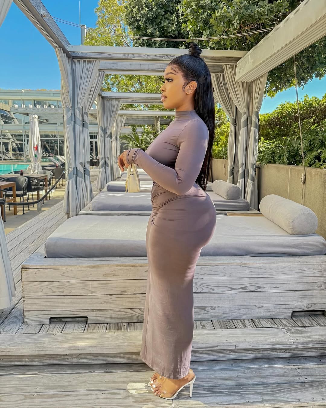 Imama malishise ngisho kubanda ❄️#explorepage✨ #explorepage #explore #fashion #longdress #outfitinspo #fashionblogger #fashionnova #blackgirlmagic #africanbeautyoman #slimthick #winter #winterfashion ...