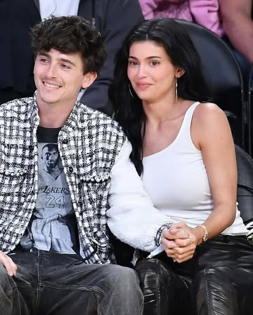 #KylieJenner and #TimothΓ©eChalamet are locking lips! π@kyliejenner @tchalamet On Wednesday, April 30, the couple was snapped sharing a kiss as they sat courtside during a date night at the Los Angeles...