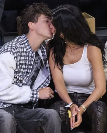 #KylieJenner and #TimothΓ©eChalamet are locking lips! π@kyliejenner @tchalamet On Wednesday, April 30, the couple was snapped sharing a kiss as they sat courtside during a date night at the Los Angeles...