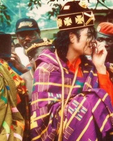 Remember when Michael Jackson was crowned “King Sani” in Côte d’Ivoire? 🇨🇮On February 14, 1992, during a goodwill visit to Africa, Michael Jackson journeyed to the Kingdom of Sanwi in Kindjabo, where ...