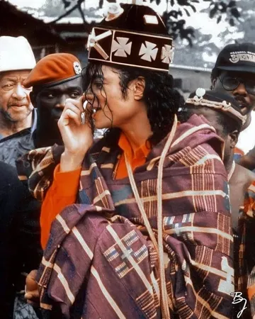 Remember when Michael Jackson was crowned “King Sani” in Côte d’Ivoire? 🇨🇮On February 14, 1992, during a goodwill visit to Africa, Michael Jackson journeyed to the Kingdom of Sanwi in Kindjabo, where ...