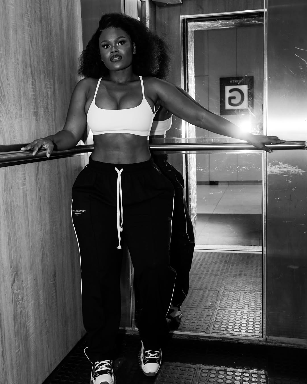 Nayi’La🖤💋 Sweatpants @blank_collection 📷 @blaccpolvo_visualss 💄 @carol.n___