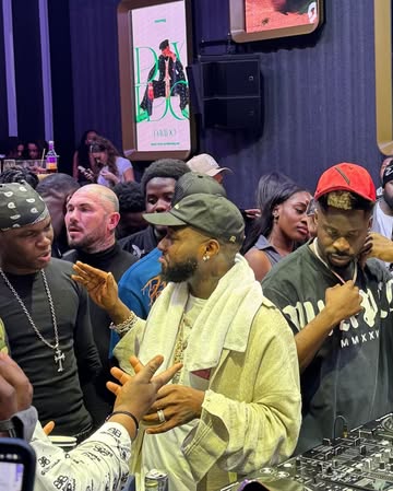 Hottest artist of the moment Ayo Maff linked up with Davido and Teni last night in London. 🙆🏾‍♂️🏃🏾‍♂️🏃🏾‍♂️🏃🏾‍♂️