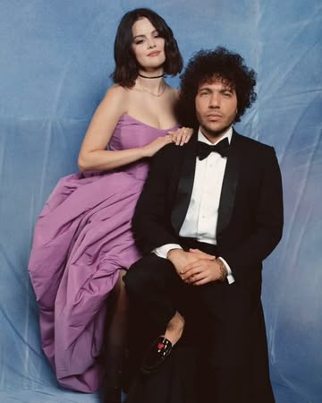 SO cute!! #BennyBlanco rented a limo and took #SelenaGomez to the mall to get some stereotypical #prom photos taken since she never had the chance to attend one 😭😭(Also, sidenote, am I the only one th...