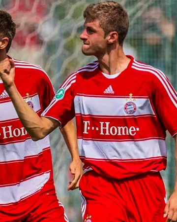 #bundesliga𝗡𝘆𝘂𝗺𝗮 𝘆'𝗶𝗺𝘆𝗮𝗸𝗮 𝟭𝟳, 𝗠ü𝗹𝗹𝗲𝗿 𝗮𝘀𝗲𝘇𝗲𝘆𝗲 𝗕𝗮𝘆𝗲𝗿𝗻 𝗠ü𝗻𝗰𝗵𝗲𝗻🇩🇪Thomas Müller yatangaje ko azava muri Bayern München nyuma y'uyu mwaka w'imikino🏟️ 742 matches (𝗿𝗲𝗰𝗼𝗿𝗱)⚽️ 247 buts🎯 273 passes d. (𝗿𝗲𝗰𝗼𝗿𝗱)⭐...