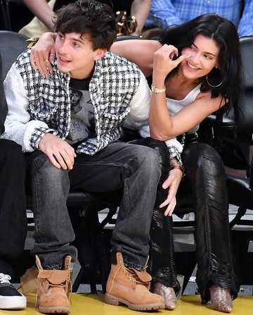 #KylieJenner and #TimothΓ©eChalamet are locking lips! π@kyliejenner @tchalamet On Wednesday, April 30, the couple was snapped sharing a kiss as they sat courtside during a date night at the Los Angeles...