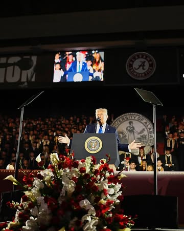🇺🇸 President Trump delivers the commencement address at the University of Alabama. “If you want to change the world, you have to have the courage to be an outsider... Progress never comes from those s...