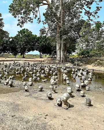 Did you know? These powerful sculptures honor the memory of enslaved African ancestors who lost their lives by drowning in rivers, lakes, and the Atlantic Ocean. ✊🏼🇬🇭“Nkyinkyim” is both an Adinkra sym...
