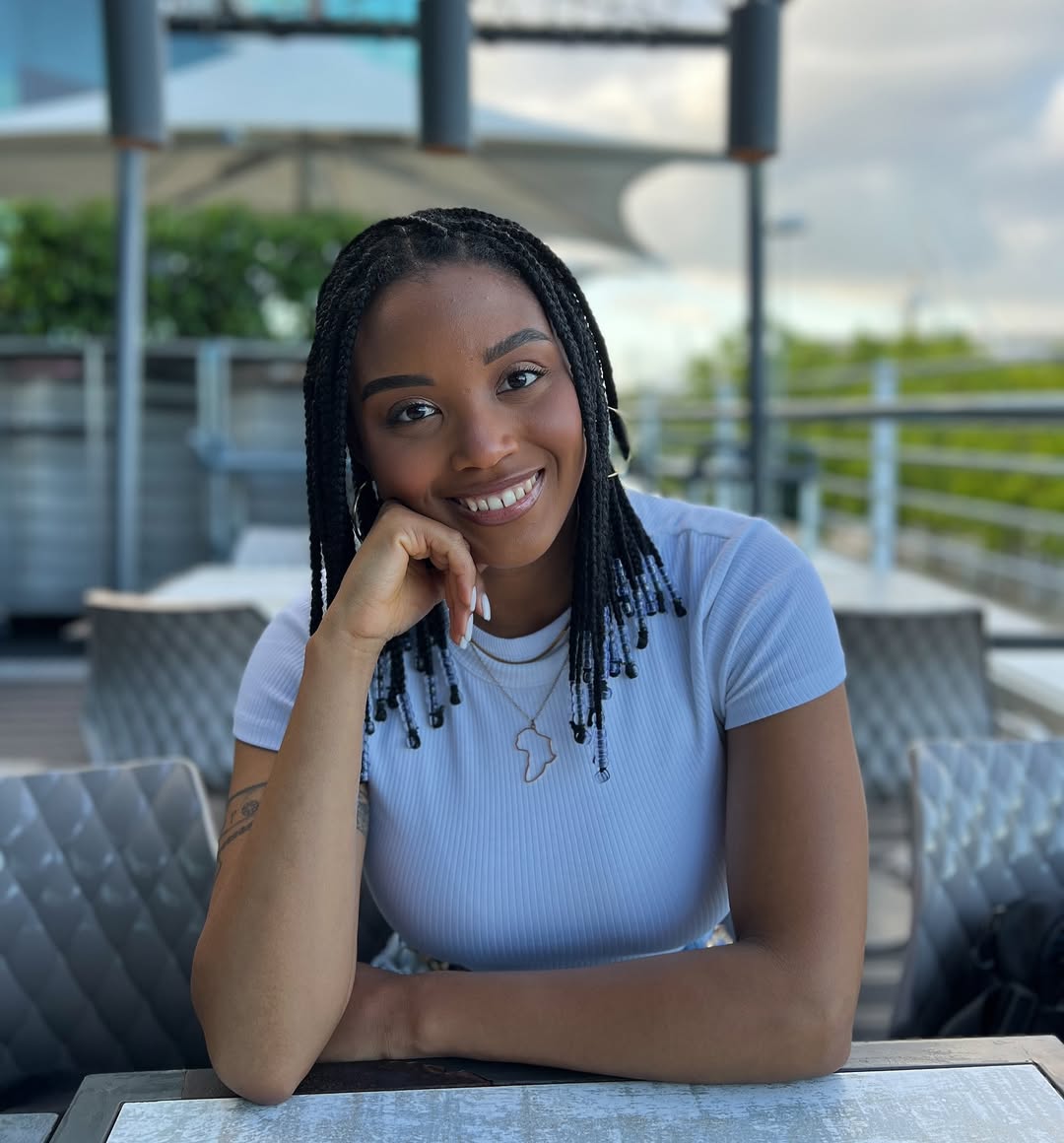 Just Enjoying ….🫶🏽✌🏽😎Tranças de @de_braids Photo by : @denicard98 #loveyourself#beyou#autoestima#beleza#unic#woman#lovingmyself❤️#empowerment#style #braids #girlbossportugal #contentcreatorlife #mulhe...