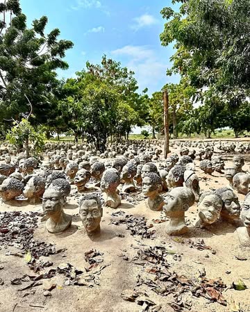 Did you know? These powerful sculptures honor the memory of enslaved African ancestors who lost their lives by drowning in rivers, lakes, and the Atlantic Ocean. ✊🏼🇬🇭“Nkyinkyim” is both an Adinkra sym...