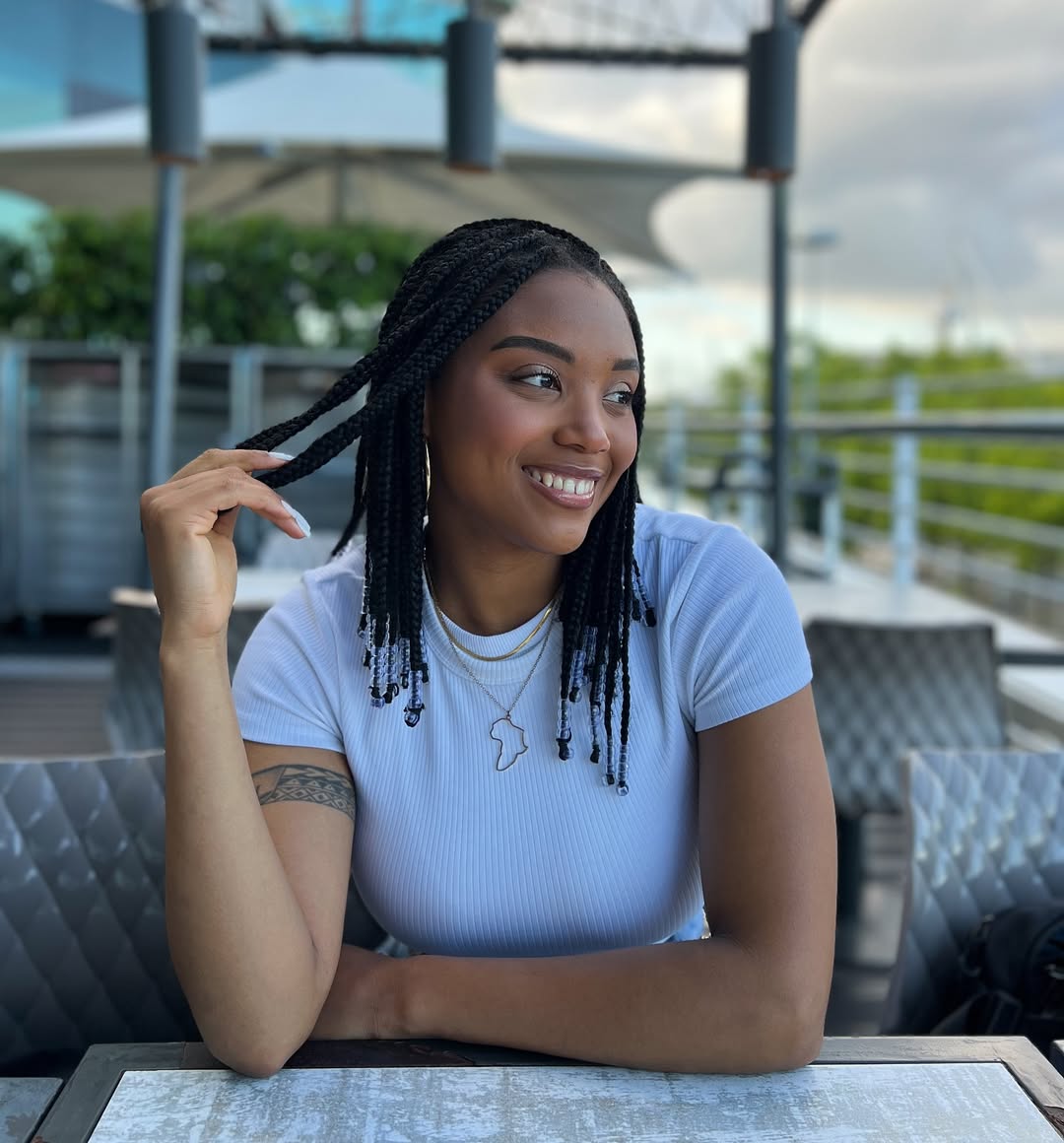 Just Enjoying ….🫶🏽✌🏽😎Tranças de @de_braids Photo by : @denicard98 #loveyourself#beyou#autoestima#beleza#unic#woman#lovingmyself❤️#empowerment#style #braids #girlbossportugal #contentcreatorlife #mulhe...