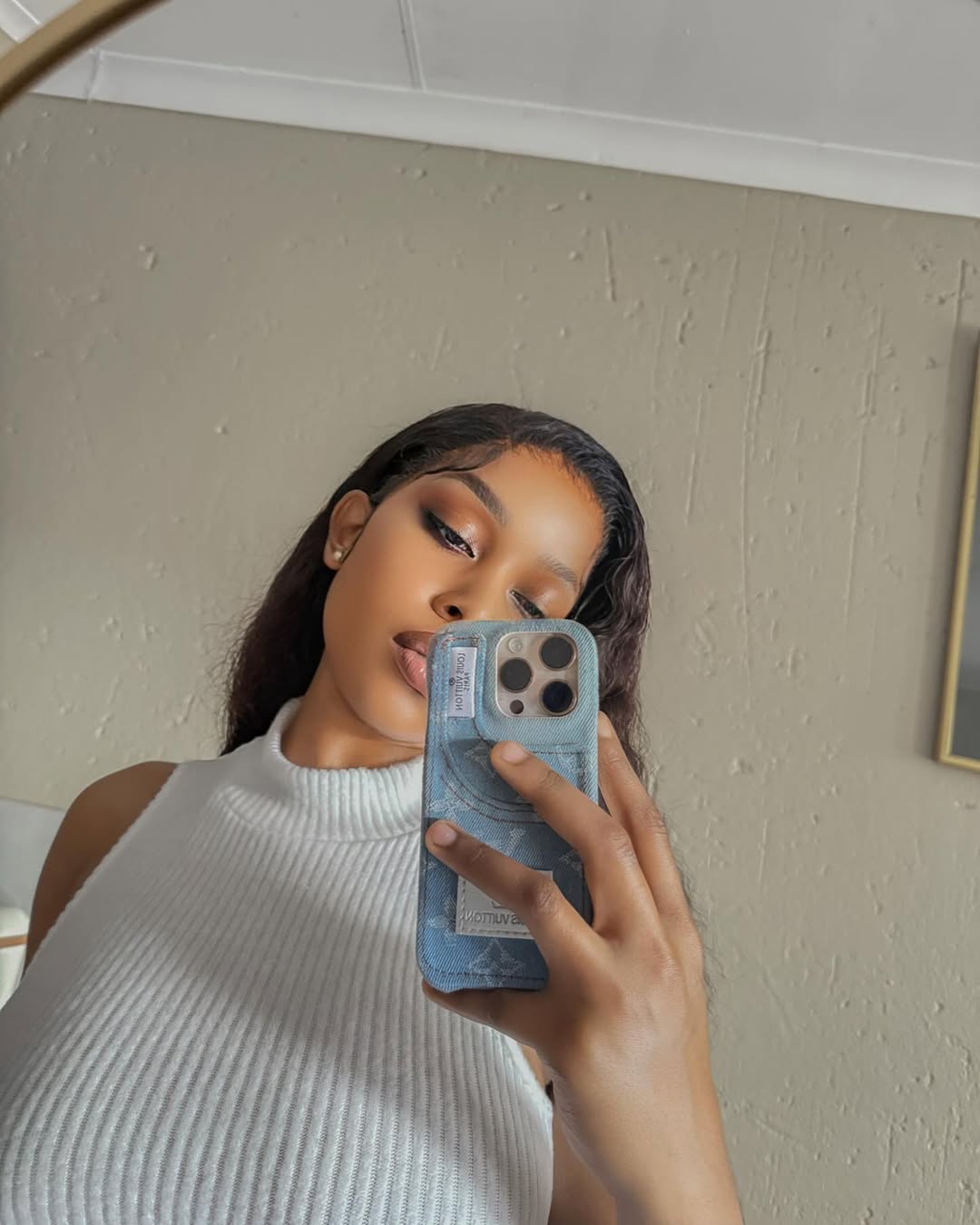 Denim and white🤍#explorepage #explorepage✨ #explore #dolledup #curlyhair #jean #croptop #fashionstyle #fashionblogger #slimthick #thick #gorgeous #slay #slaying#indoor #africanbeauty #jeans #baddie #b...