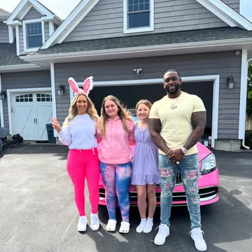 Happy Easter Everyone 🙏🏿Shout out to every man who is fixing his life.Alone. No rich relatives.No favors. No dad’s money. Even through losses and disrespect.You’ll go far in life. 💪🏾