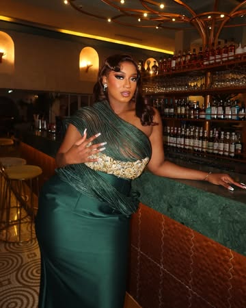 Good food, great vibes, better company. Chapter 25 looks good on me. #birthdaydinnerdump 👗 @molara_martins 📸 @rahmanshottit