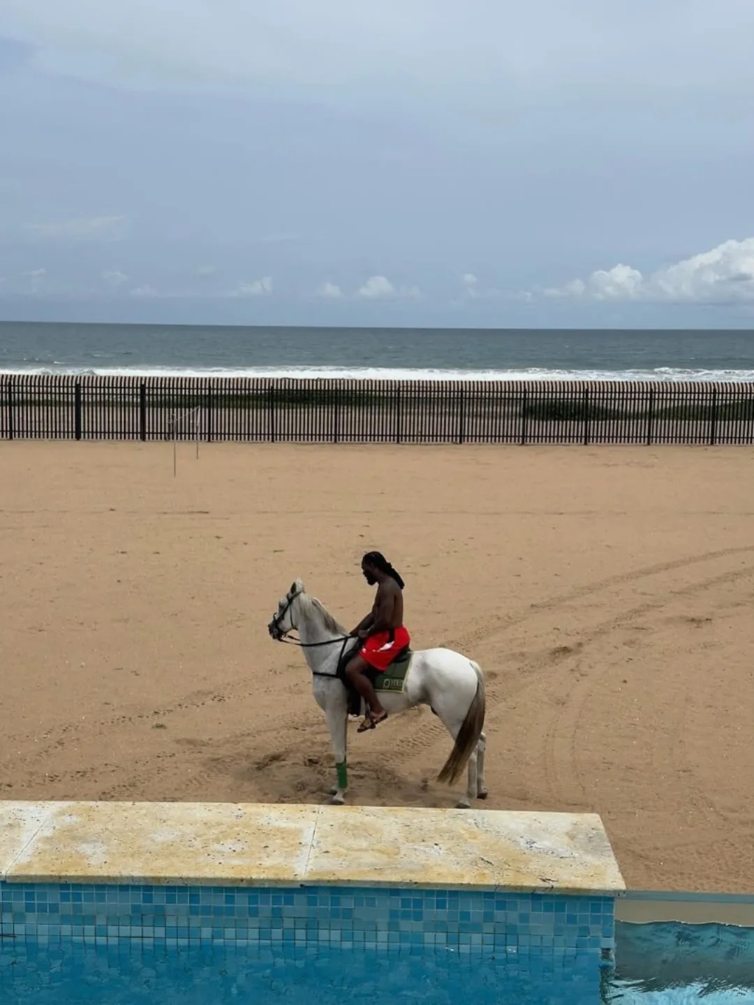 Burna Boy horse riding on the beach with Bnxn few days before 'No Sign of Weakness' 🦍🔥#africanfolder #burnaboygram #burnaboy #afrobeats #music
