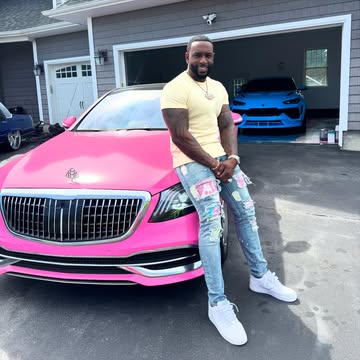 Happy Easter Everyone 🙏🏿Shout out to every man who is fixing his life.Alone. No rich relatives.No favors. No dad’s money. Even through losses and disrespect.You’ll go far in life. 💪🏾