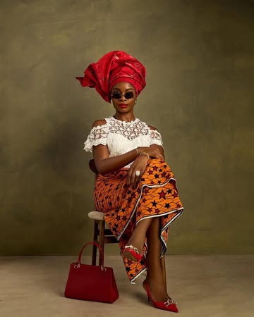 Ndi Nne Mama! @uzoamakapower came through with August Meeting energyichafu: @ohlanna.bu.zikorakilikili star wrapper: @oliviaaniunoh blouse and ginger: @onah_baby 📸 @dan_torey@igboweddingng