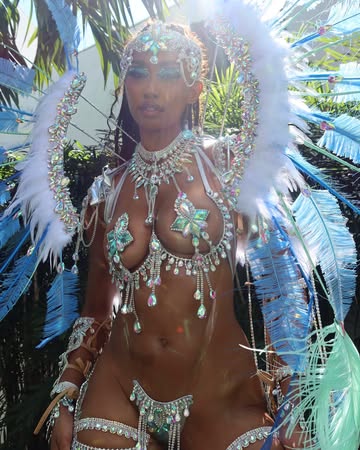 Feeling icy with @xoduscarnival ๐ณ๐ฎ๐ฏ๐ฒMua @carnivalglamhub @kandicethemua