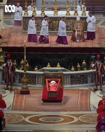 Pope Francis’s body arrived at Saint Peter’s Basilica on Wednesday to lie in state for three days before his weekend funeral. Red-hatted cardinals, priests, candle-carrying friars and helmeted Swiss G...