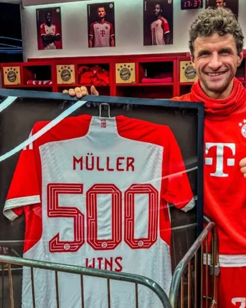 #bundesliga𝗡𝘆𝘂𝗺𝗮 𝘆'𝗶𝗺𝘆𝗮𝗸𝗮 𝟭𝟳, 𝗠ü𝗹𝗹𝗲𝗿 𝗮𝘀𝗲𝘇𝗲𝘆𝗲 𝗕𝗮𝘆𝗲𝗿𝗻 𝗠ü𝗻𝗰𝗵𝗲𝗻🇩🇪Thomas Müller yatangaje ko azava muri Bayern München nyuma y'uyu mwaka w'imikino🏟️ 742 matches (𝗿𝗲𝗰𝗼𝗿𝗱)⚽️ 247 buts🎯 273 passes d. (𝗿𝗲𝗰𝗼𝗿𝗱)⭐...