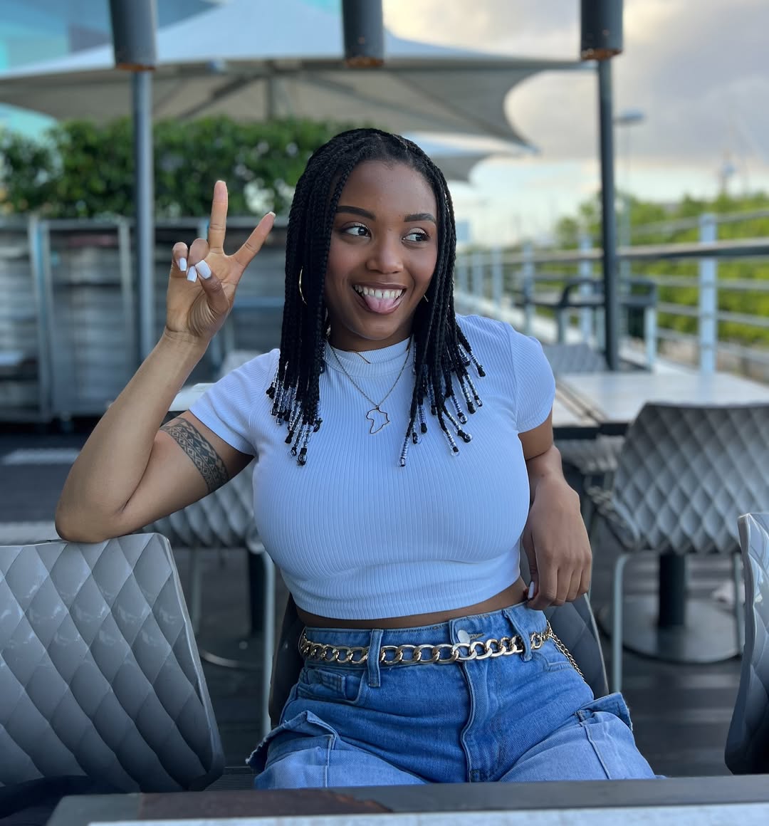 Just Enjoying ….🫶🏽✌🏽😎Tranças de @de_braids Photo by : @denicard98 #loveyourself#beyou#autoestima#beleza#unic#woman#lovingmyself❤️#empowerment#style #braids #girlbossportugal #contentcreatorlife #mulhe...