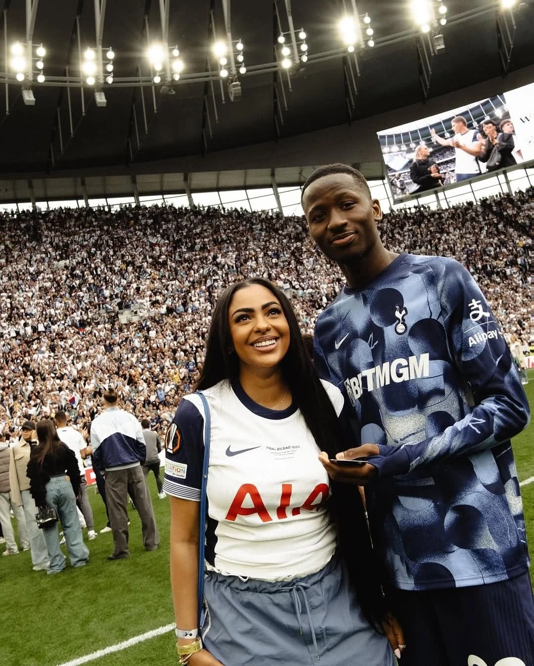 Couple Sarr ❤❤❤ Sénégal rék 🇸🇳 ...@dakar_snap #football  #tottenham #premierleague #europaleague #fashion #fashionblogger #fashionstyle #mode #modellife #beauté #beaute #model #modeling #modelshoot #i...