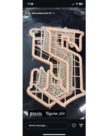 Just in: “Davido’s New Diamond “5ive” Pendant cost 7figures in dollars it can buy all Wizkid’s Car” - Nigerian Man Abazz says on Twitter !!! 🚴🏿‍♀️🚴🏿‍♀️🚴🏿‍♀️💨
