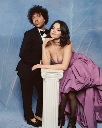 SO cute!! #BennyBlanco rented a limo and took #SelenaGomez to the mall to get some stereotypical #prom photos taken since she never had the chance to attend one 😭😭(Also, sidenote, am I the only one th...