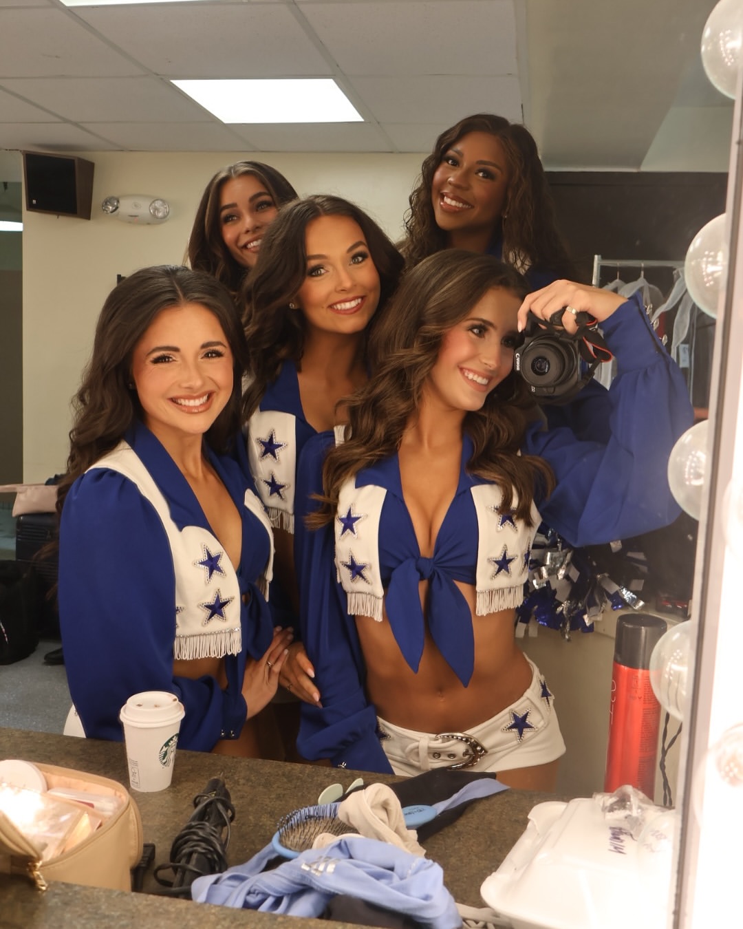 Behind the scenes📸🩷🌼🐶#dccontour #dcctour #finalshow