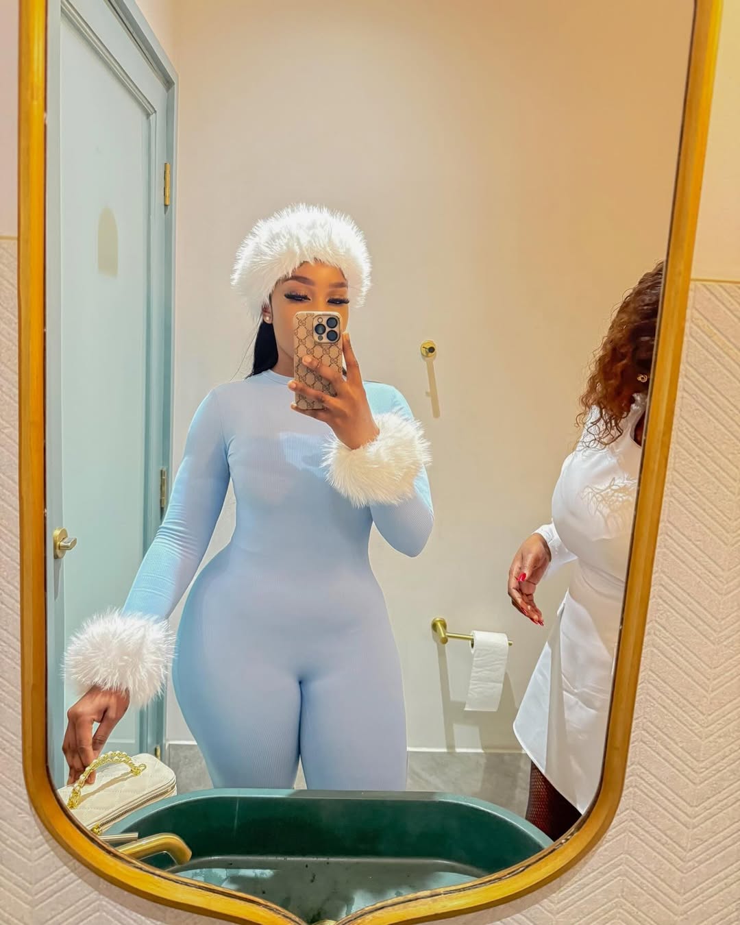 Icey❄️ #explore#explorepage #explorepage✨ #outdoors #dolledup #fashionblogger #fashionista #fashionstyle #blackgirlmagic #baddie #baddieoutfits #beautifulgirls #outfitoftheday #outfitinspo #slay#thick...