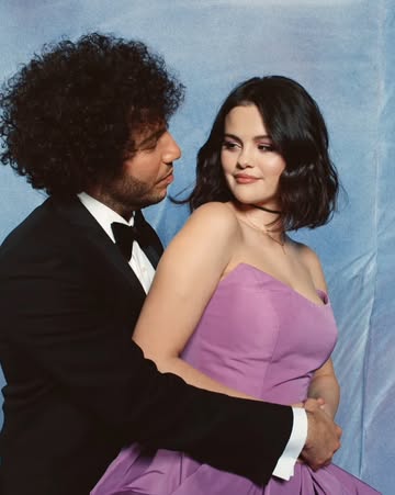 SO cute!! #BennyBlanco rented a limo and took #SelenaGomez to the mall to get some stereotypical #prom photos taken since she never had the chance to attend one 😭😭(Also, sidenote, am I the only one th...