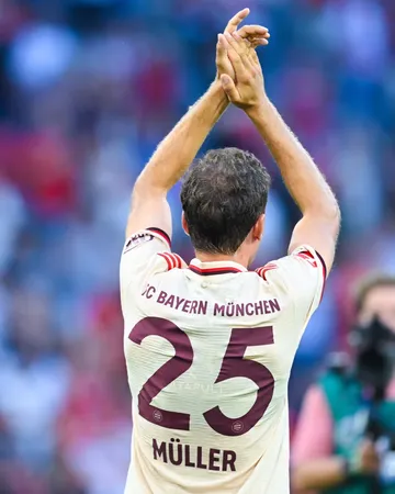 #bundesliga𝗡𝘆𝘂𝗺𝗮 𝘆'𝗶𝗺𝘆𝗮𝗸𝗮 𝟭𝟳, 𝗠ü𝗹𝗹𝗲𝗿 𝗮𝘀𝗲𝘇𝗲𝘆𝗲 𝗕𝗮𝘆𝗲𝗿𝗻 𝗠ü𝗻𝗰𝗵𝗲𝗻🇩🇪Thomas Müller yatangaje ko azava muri Bayern München nyuma y'uyu mwaka w'imikino🏟️ 742 matches (𝗿𝗲𝗰𝗼𝗿𝗱)⚽️ 247 buts🎯 273 passes d. (𝗿𝗲𝗰𝗼𝗿𝗱)⭐...