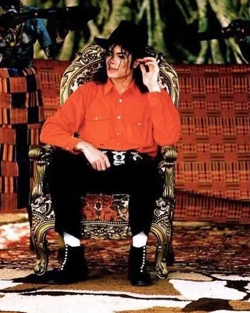 Remember when Michael Jackson was crowned “King Sani” in Côte d’Ivoire? 🇨🇮On February 14, 1992, during a goodwill visit to Africa, Michael Jackson journeyed to the Kingdom of Sanwi in Kindjabo, where ...