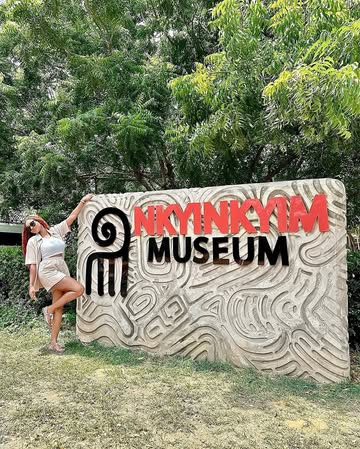 Did you know? These powerful sculptures honor the memory of enslaved African ancestors who lost their lives by drowning in rivers, lakes, and the Atlantic Ocean. ✊🏼🇬🇭“Nkyinkyim” is both an Adinkra sym...