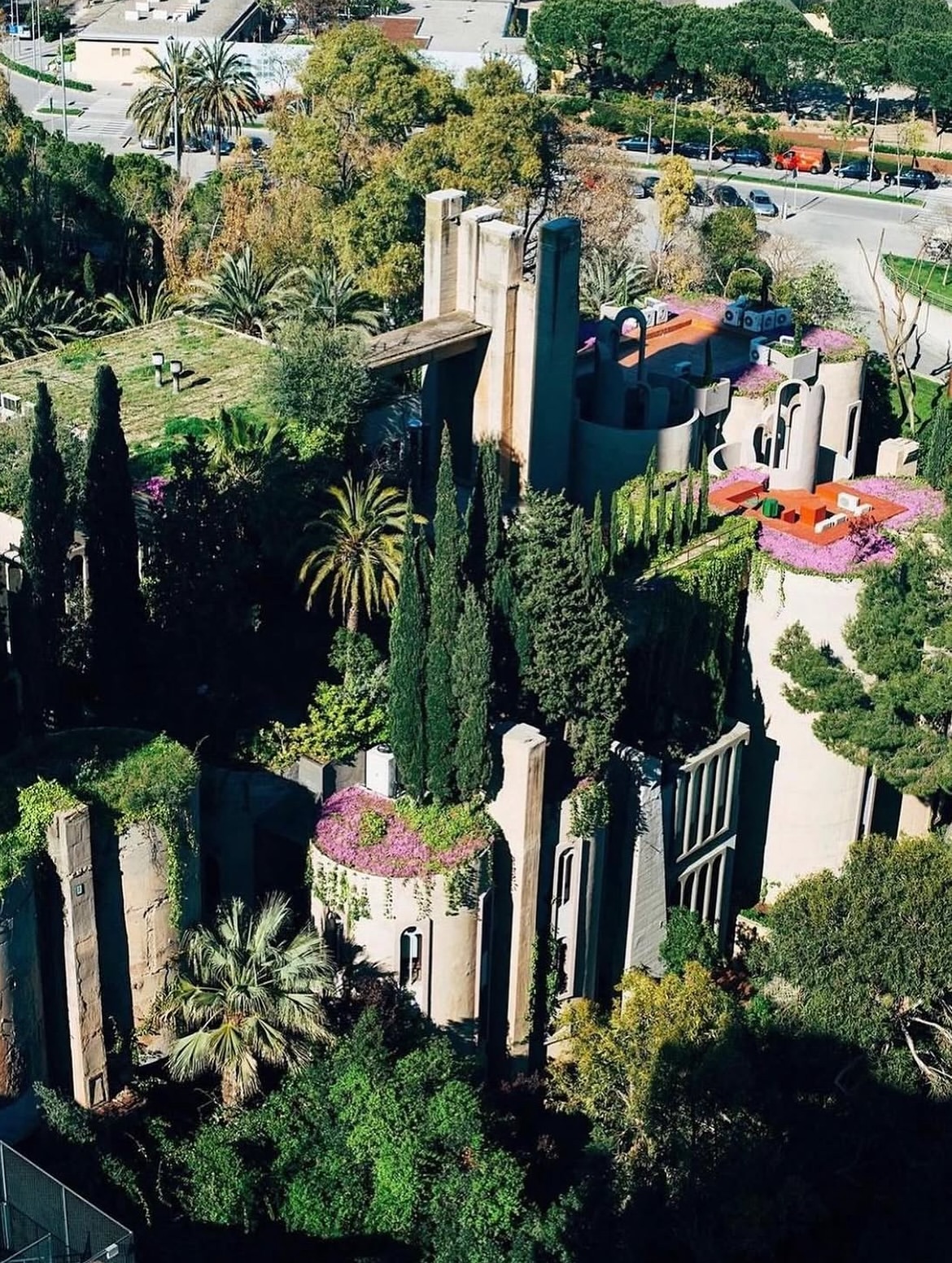 Fact of the day: How an Abandoned Cement Plant Became One of the World’s Most Extraordinary HomesWhen Spanish architect Ricardo Bofill stumbled upon a crumbling cement factory in 1973, he saw more tha...