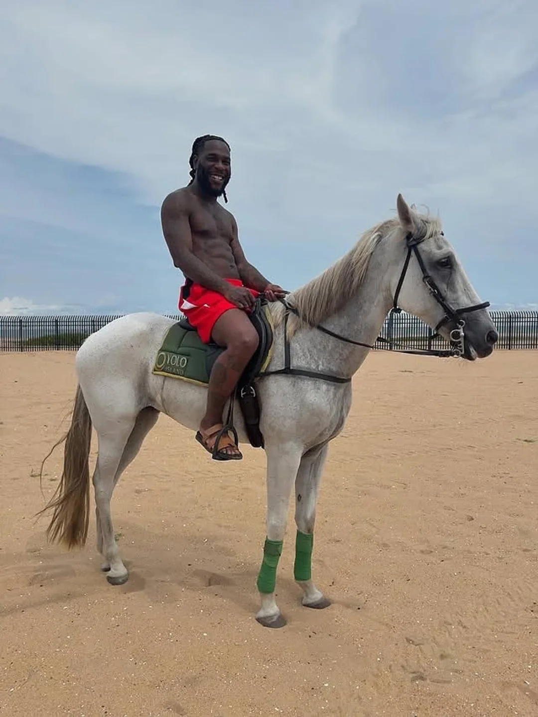 Burna Boy horse riding on the beach with Bnxn few days before 'No Sign of Weakness' 🦍🔥#africanfolder #burnaboygram #burnaboy #afrobeats #music