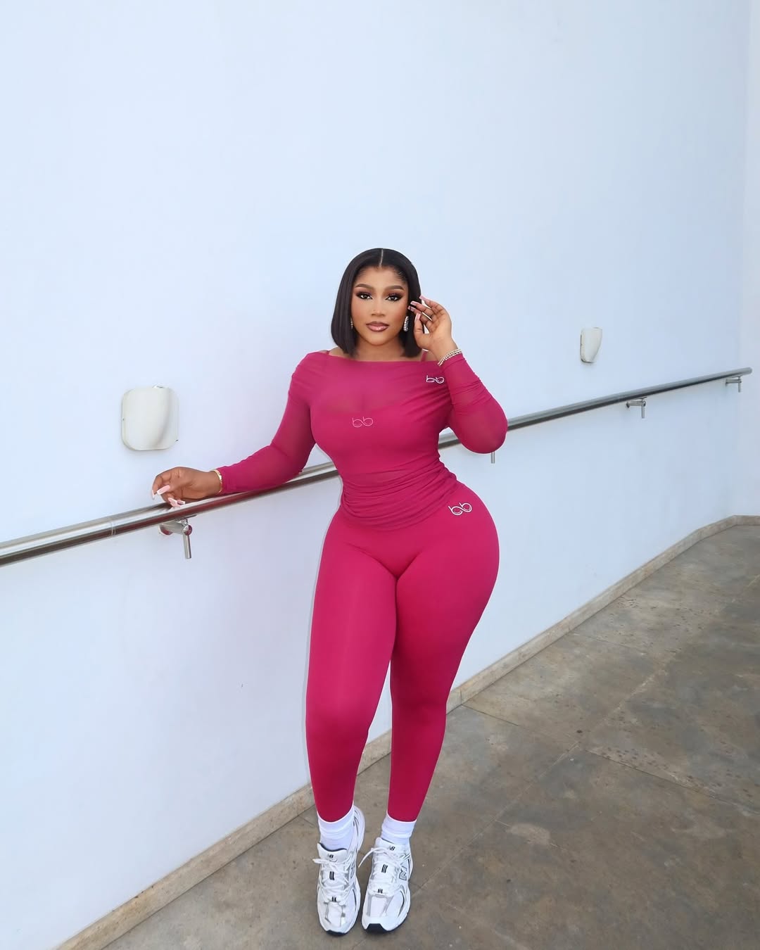 The girl in magenta? Yeah, she’s the moment !!! ..Fit @berbiebeauty_