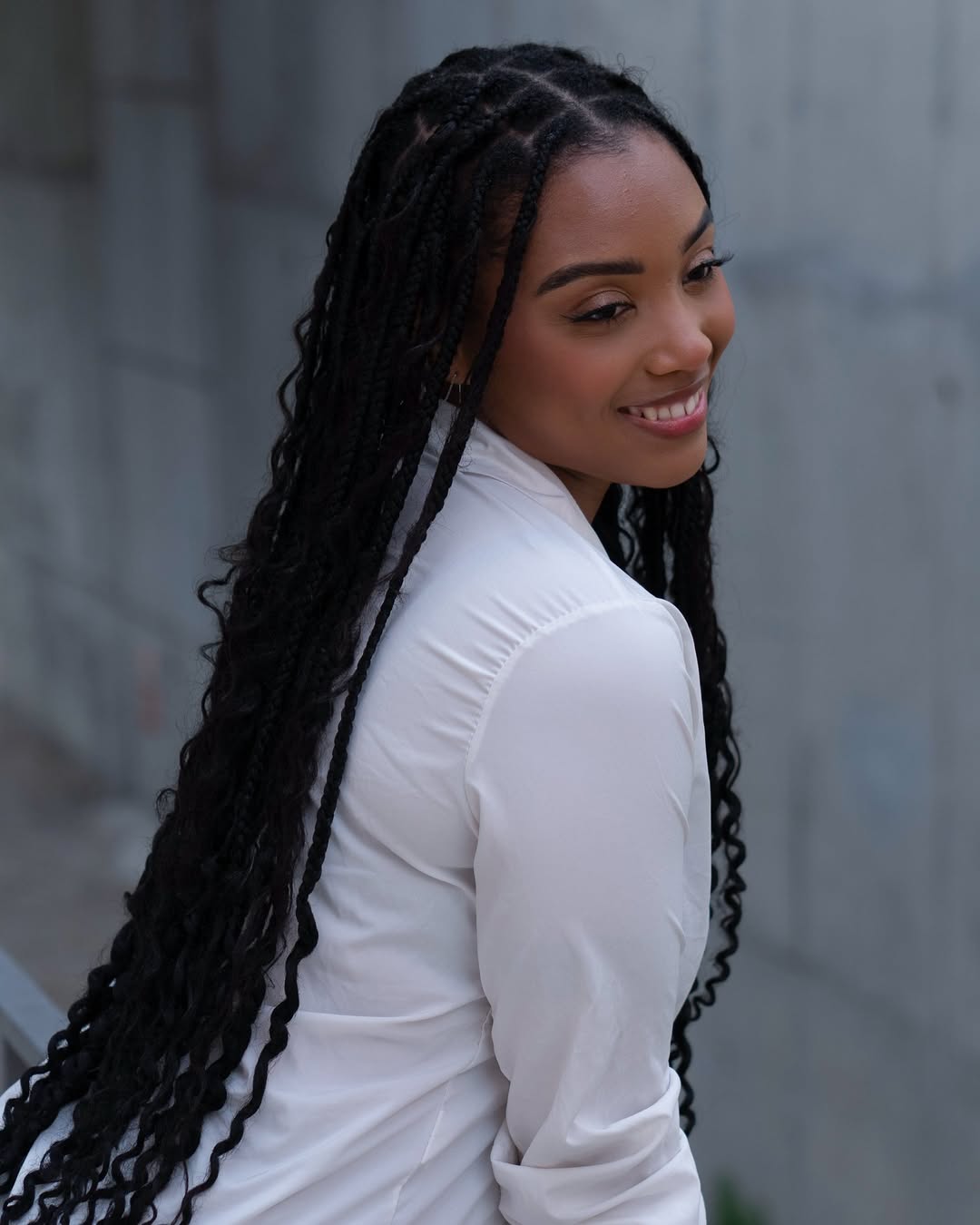 Não se despedace para manter os outros inteiros,🤍#loveyourself#beyou#autoestima#beleza#unic#woman#lovingmyself❤️#empowerment#style #braids #girlbossportugal #contentcreatorlife #mulheresqueinspiram #i...