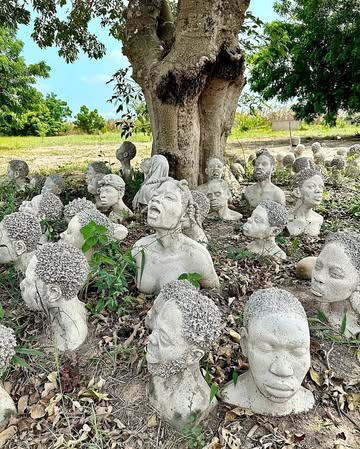 Did you know? These powerful sculptures honor the memory of enslaved African ancestors who lost their lives by drowning in rivers, lakes, and the Atlantic Ocean. ✊🏼🇬🇭“Nkyinkyim” is both an Adinkra sym...