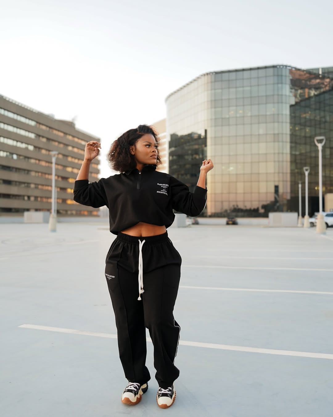 New Fav 🖤😍 tracksuit @blank_collection 📷 @blaccpolvo_visualss ✔️💄 @carol.n___ 😘
