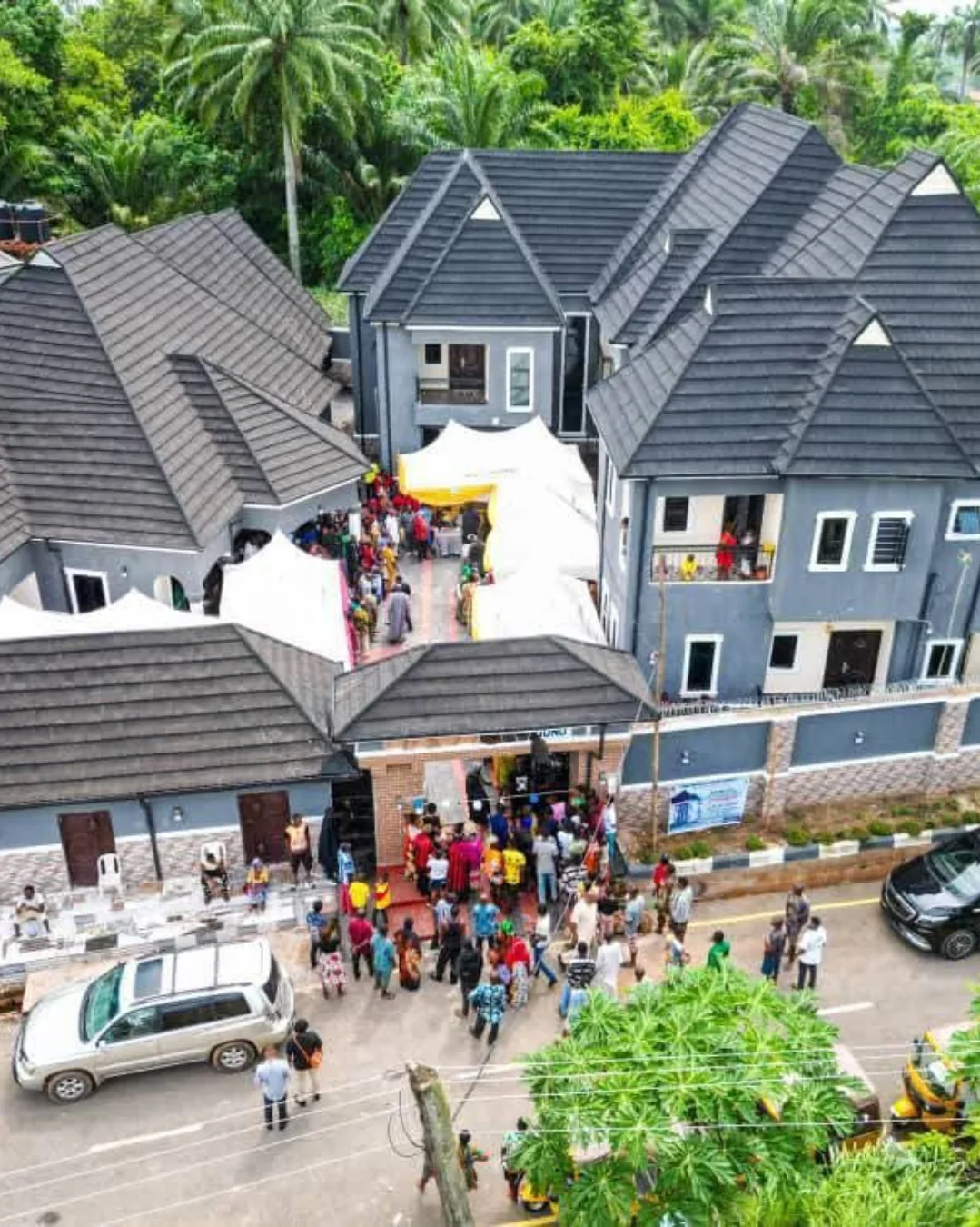 AC Milan and Super Eagles star Samuel Chukwueze gifted his father, Reverend John Chukwueze, a ₦465 million nine-bedroom mansion in Umu Chimaelu, Okoko Item, Abia State, on June 11, 2025, earning wides...