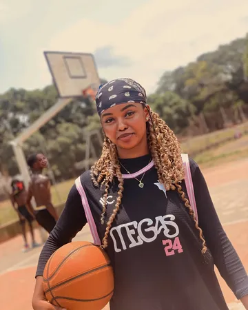 Play with ball 🏀   TEGAS🏀☑️✨ADD UP BY @social___gallery255 📸🌴USES HASHTAGS ACCEPTED ☑️ √#homegallery📸🏆 √#universebeby📸☑️ √#social___gallery📸 FOLLOW TO FOLLOW BACK 🔙